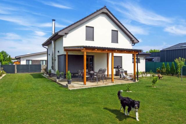 Praktický dům pro čtyřčlennou rodinu v klidné lokalitě