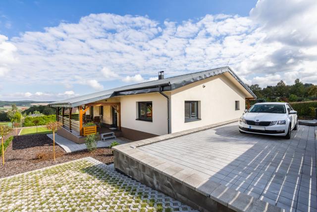 Praktický bungalov pro rodinu dává smysl od dispozice po provoz