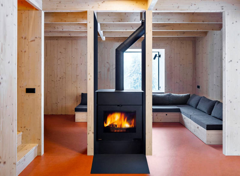 „Živé teplo“, které díky prostorovému řešení umožňuje jedním spotřebičem vytápět de facto celý vnitřní prostor