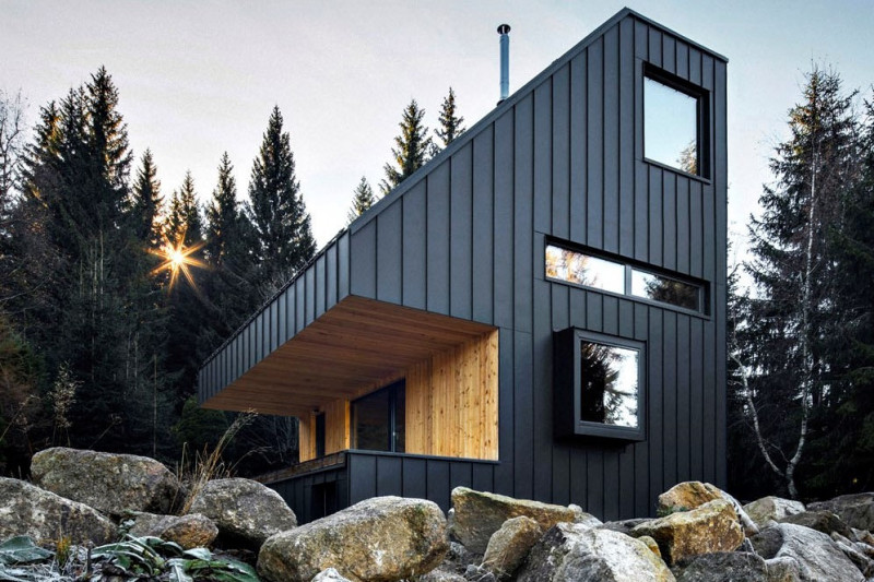 Chata v Krušných horách obklopená lesy skrývá mnoho pozoruhodných nápadů a námětů