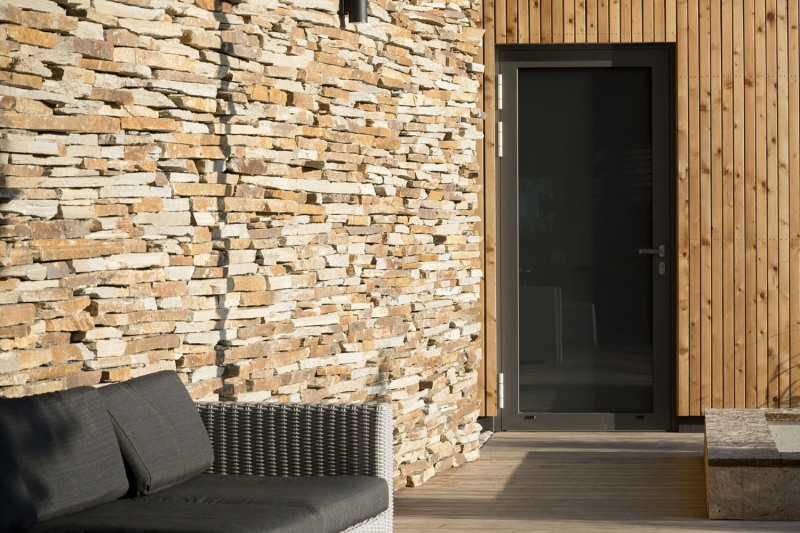 Rodinný dům situovaný v Kraji Vysočina je moderní stavbou, ve které je všechno přizpůsobeno pohodlí a komfortu rodiny