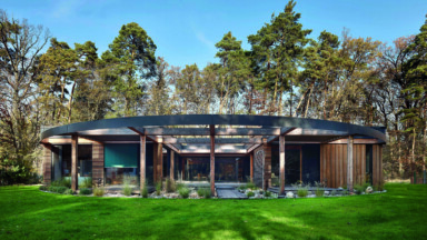 Kruh se uzavřel pod borovicemi