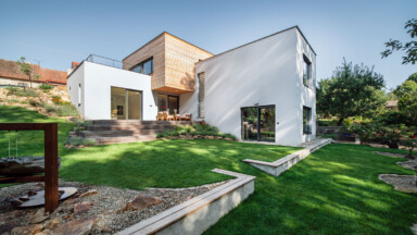 Dům otevřený rannímu slunci